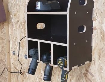 Riiul akutrellidele. riiul tööriistadele 1